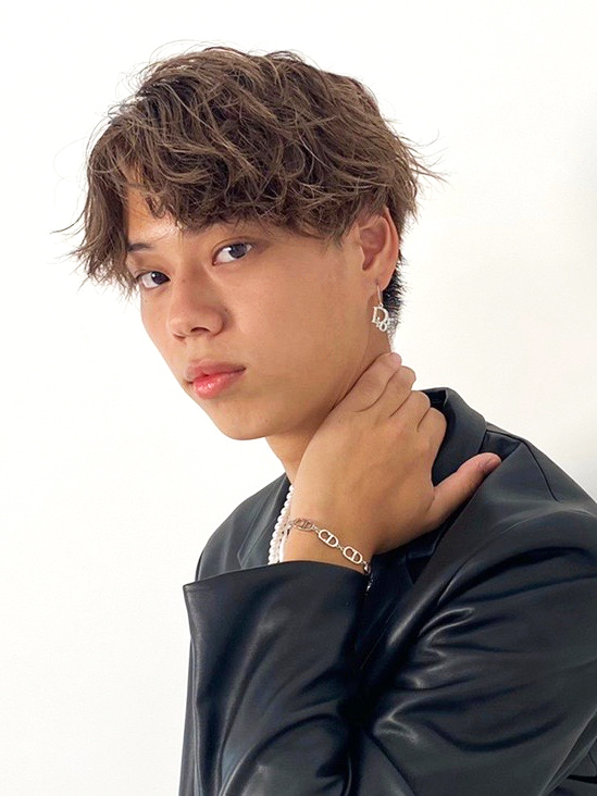 辻堂にある美容室・美容院「GRAPE VINES Tsujido(グレープバイン ツジドウ)」のヘアスタイル「ツイストスパイラル」の拡大画像