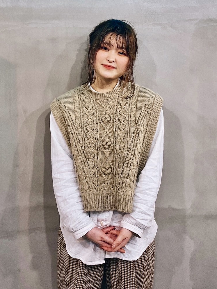 ヘアスタイル「ゆるウェーブボブ」を担当したスタッフ「小牧 葉好」の画像