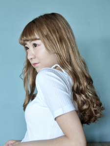 ヘア・アイラッシュ・ネイル「グレープバイン / レミア」のヘアスタイル「ミルクティーベージュ」