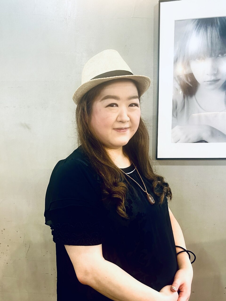 横須賀の美容室・美容院「クレア　グレープバイン（CLAIRE by GRAPEVINES） 横須賀」のスタッフ「榊原 睦実」