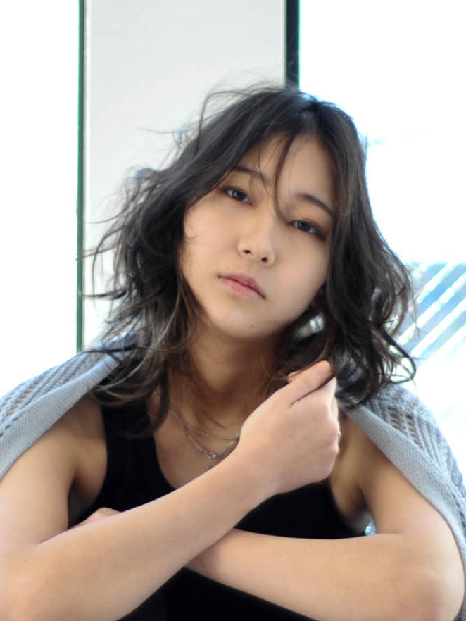 鎌倉の美容室・美容院「グレープバイン(GRAPEVINES) 鎌倉」のヘアスタイル「無造作ミディアム」の拡大画像