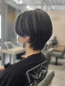 スタッフ「斎藤 可奈子」の担当したヘアスタイル「ハイライト」