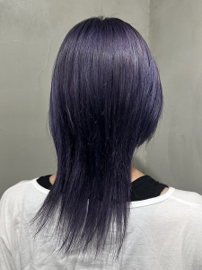 スタッフ「Tom」の担当ヘアスタイル「パープルカラー」